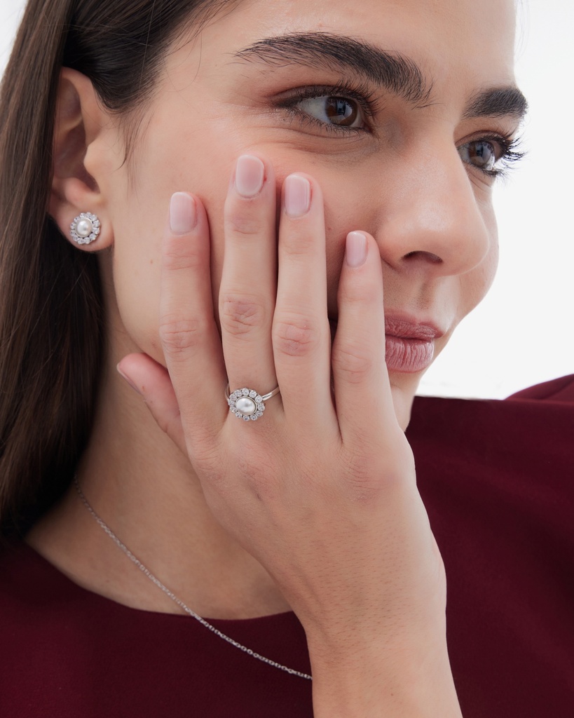 Pendientes botón Muá rosetón con perla y cristales riviere blanco en plata baño rodio