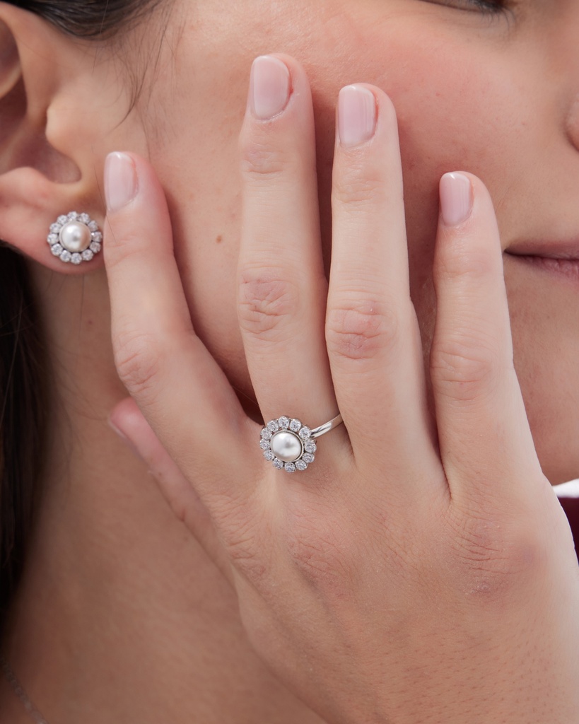 Anillo ajustable Muá rosetón con perla y cristales riviere blanco en plata baño rodio