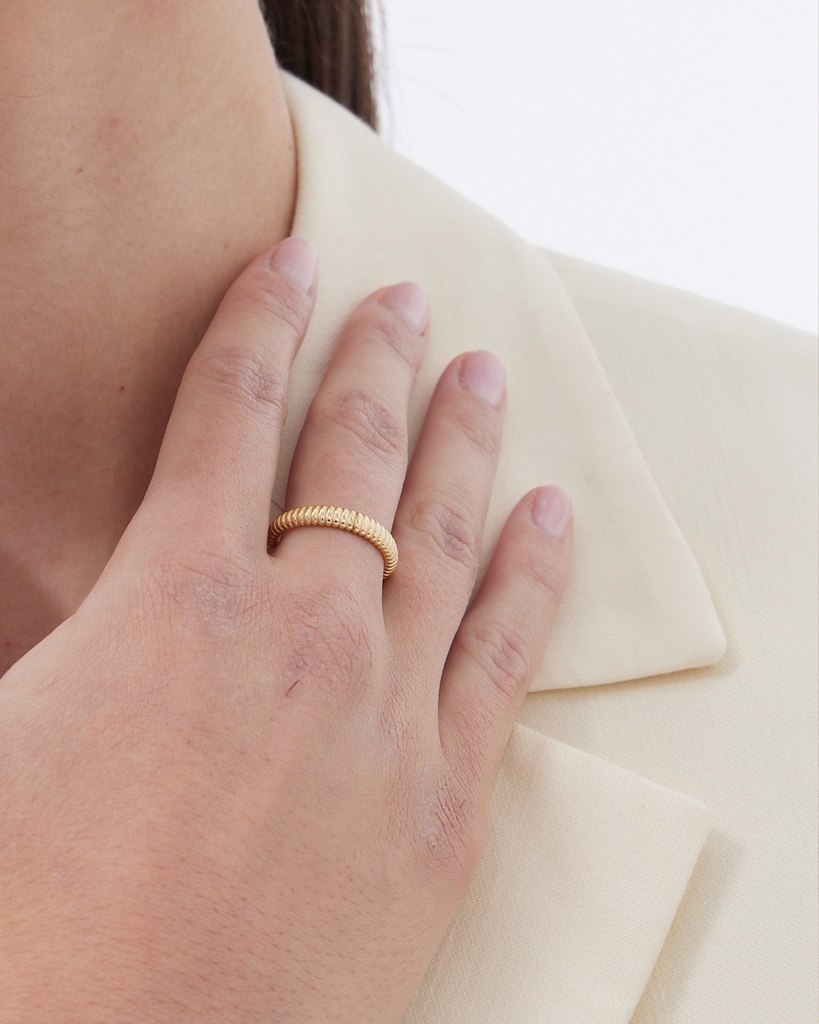 Anillo ajustable Solene textura en Plata baño Oro