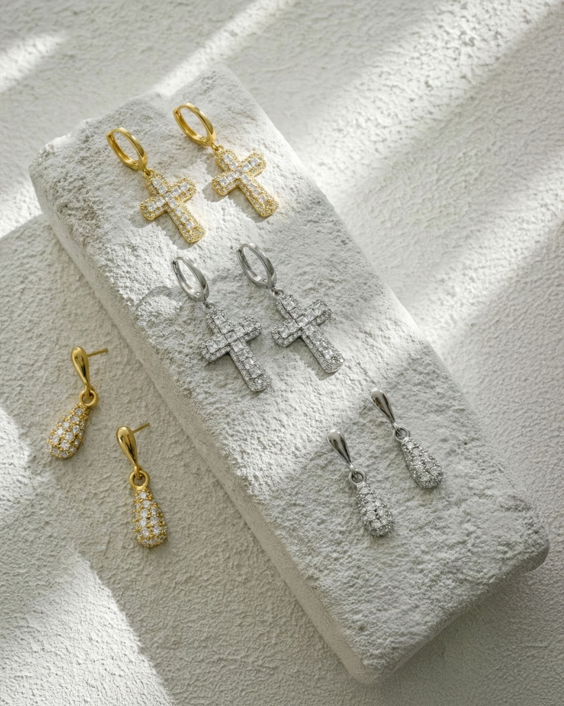 Pendientes aro click Lux cruz con circonita blanca en Plata